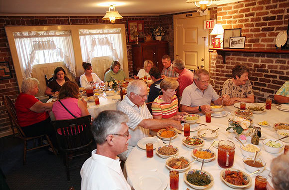 Savannah, Georgia: Eat Collard Greens Family-Style