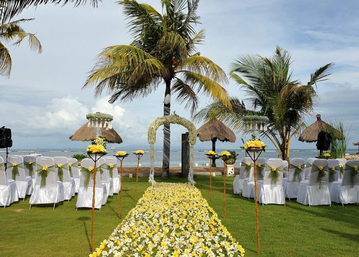 10 Things You Should Never Do at a Destination Wedding