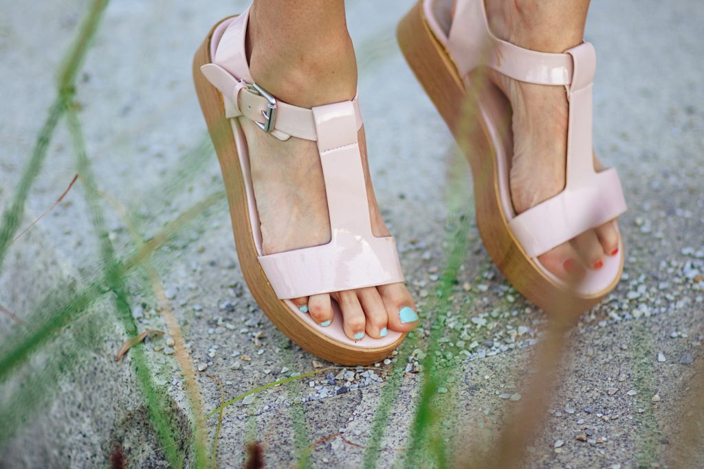 can make the outfit. flat sandals. 