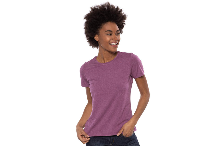 naisten violetti lyhythihainen paita.