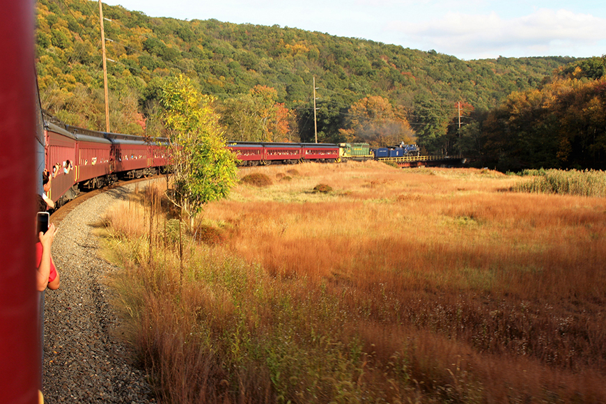 reading blue mountain and northern train autumn.