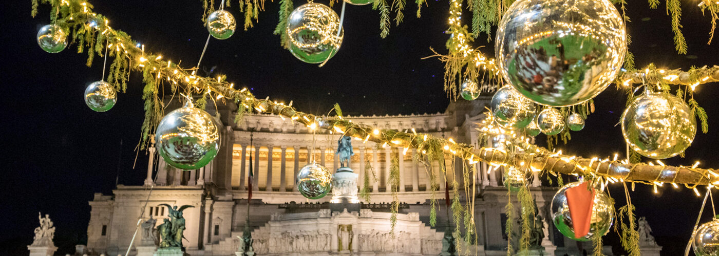 Piazza Venezia square and the Altare della Patria monument, with Christmas decorations