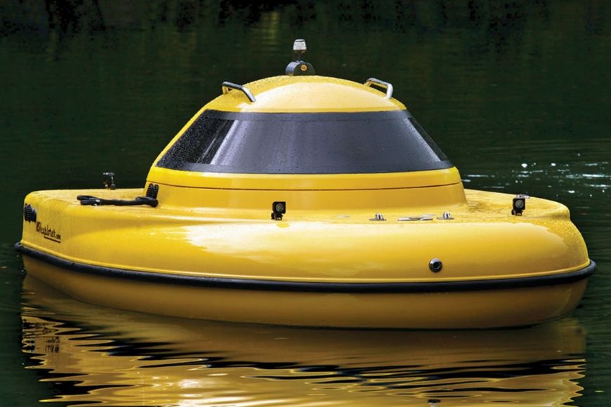 Amphibious sub-surface watercraft.