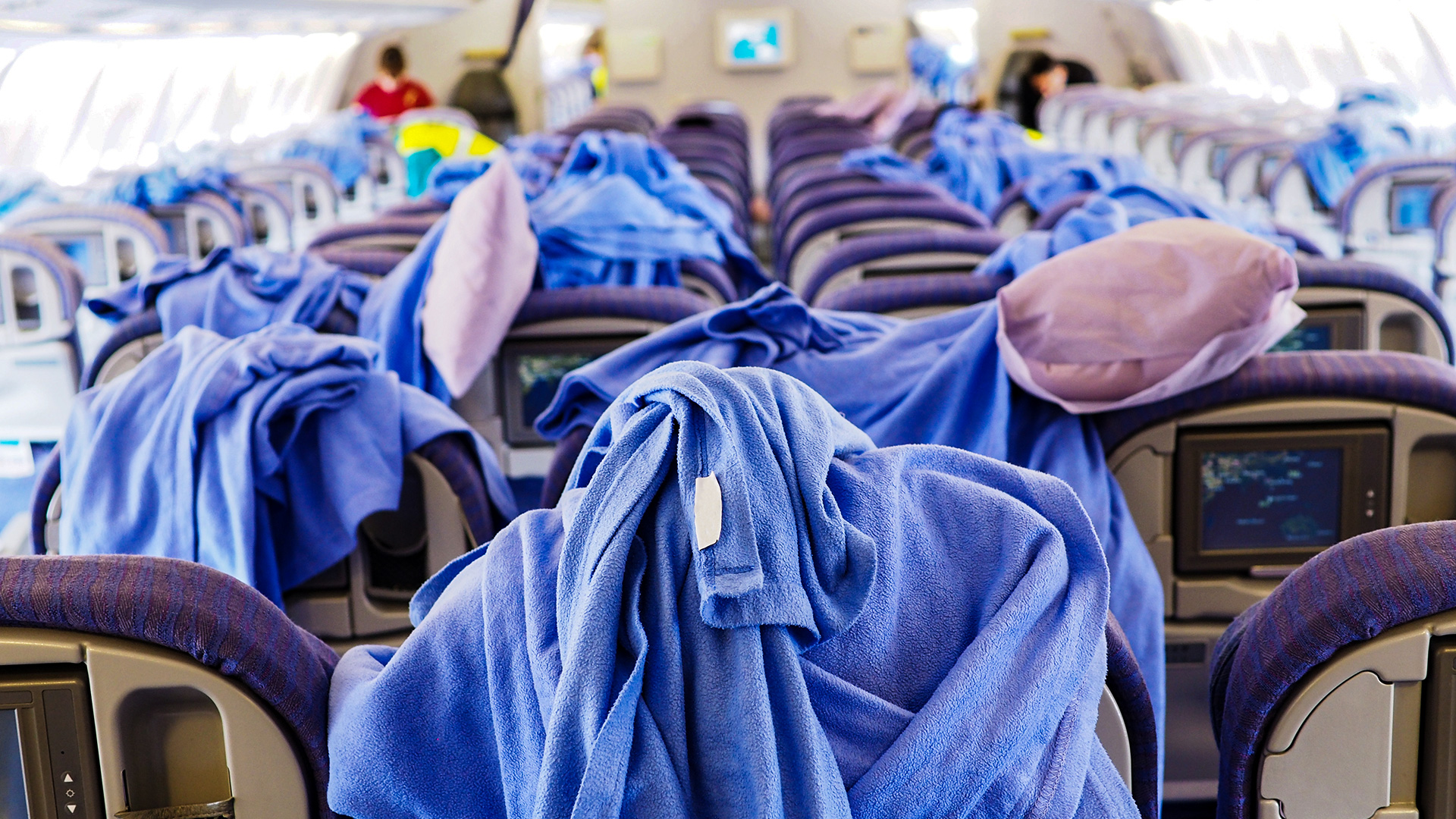 Ilustrasi selimut di pesawat