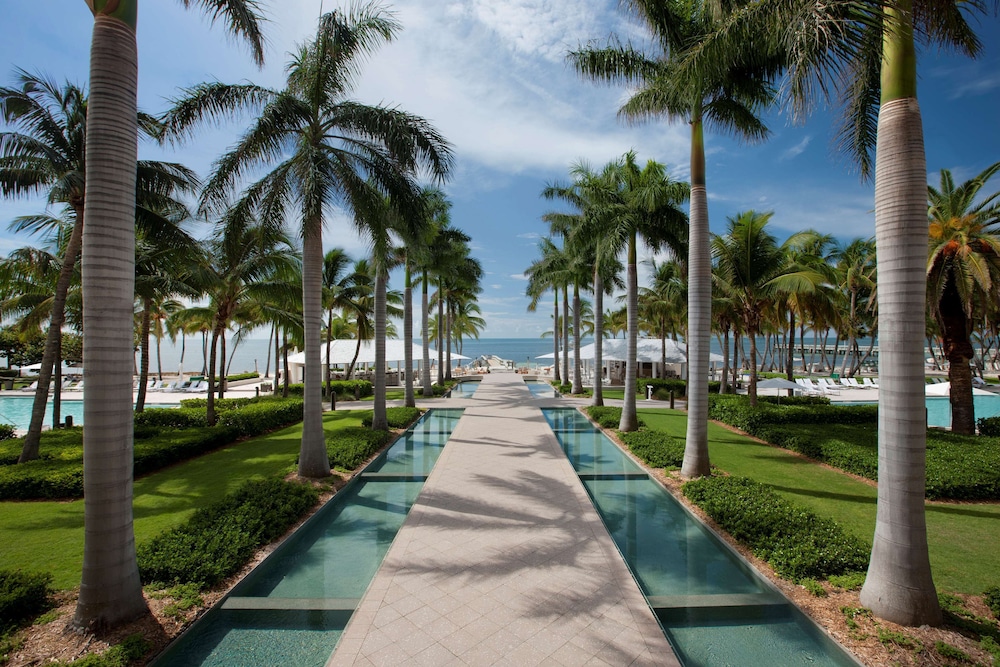Walkway lined with palm trees at the Casa Marina Key West 