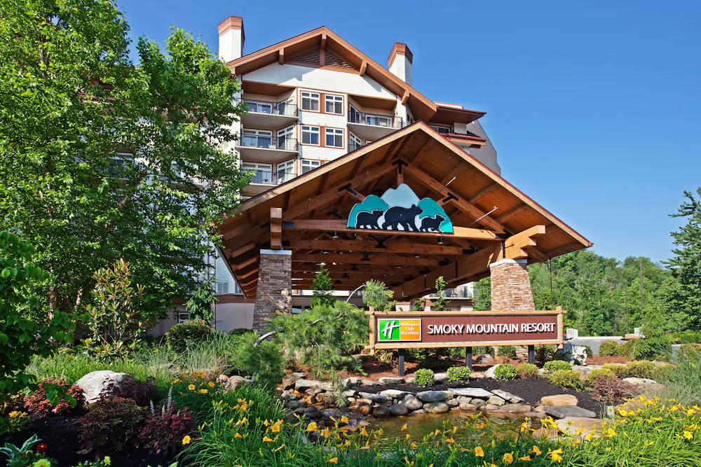 The exterior front of the Holiday Inn Club Vacations Smoky Mountain Resort.