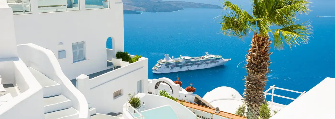 cruise ship in greece.