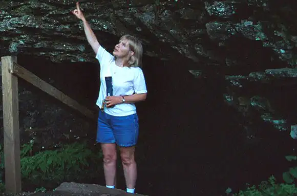 Bell Witch Cave (Adams, Tennessee)