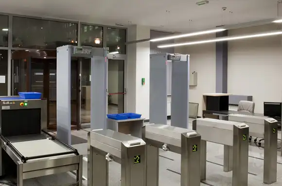 TSA Screens People Through Unplugged Metal Detector