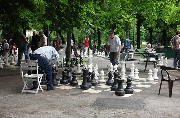 Giant Chess