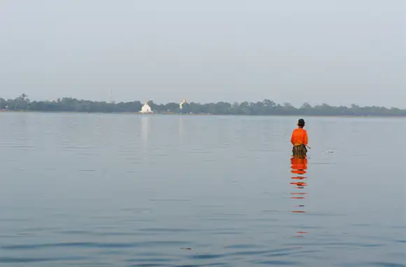 Taungthaman Lake