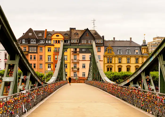 frankfurt love locks bridge
