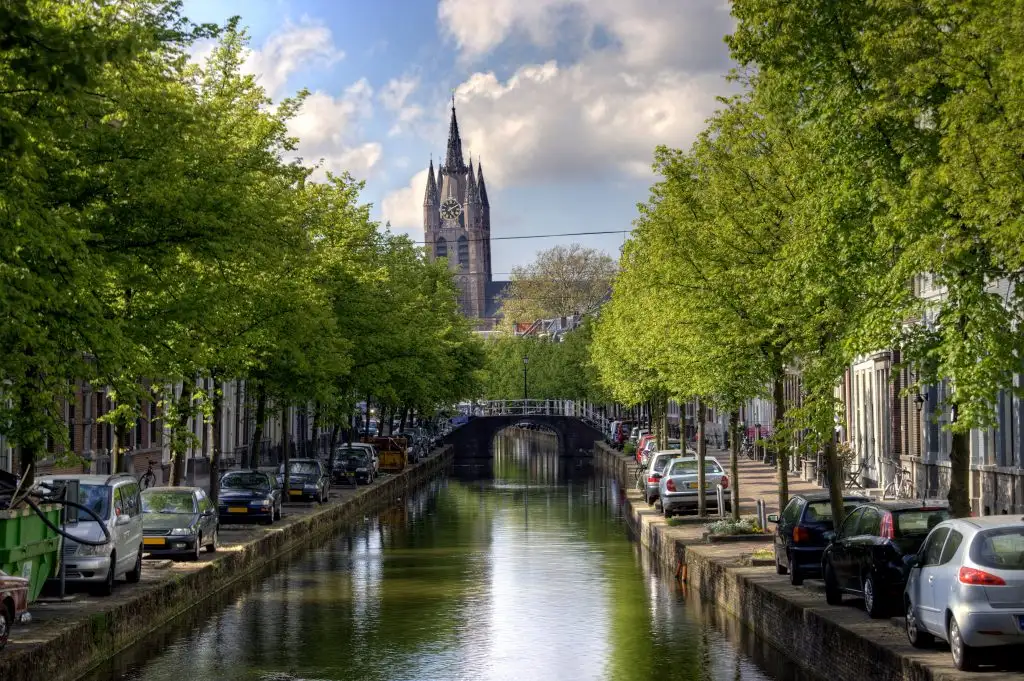 delft canal and church