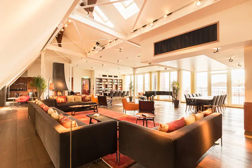 Hotel orania berlin top floor salon.