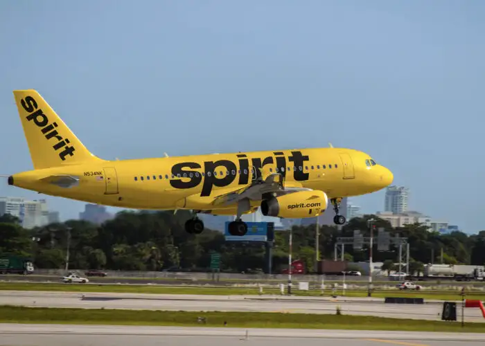 spirit airlines exterior plane