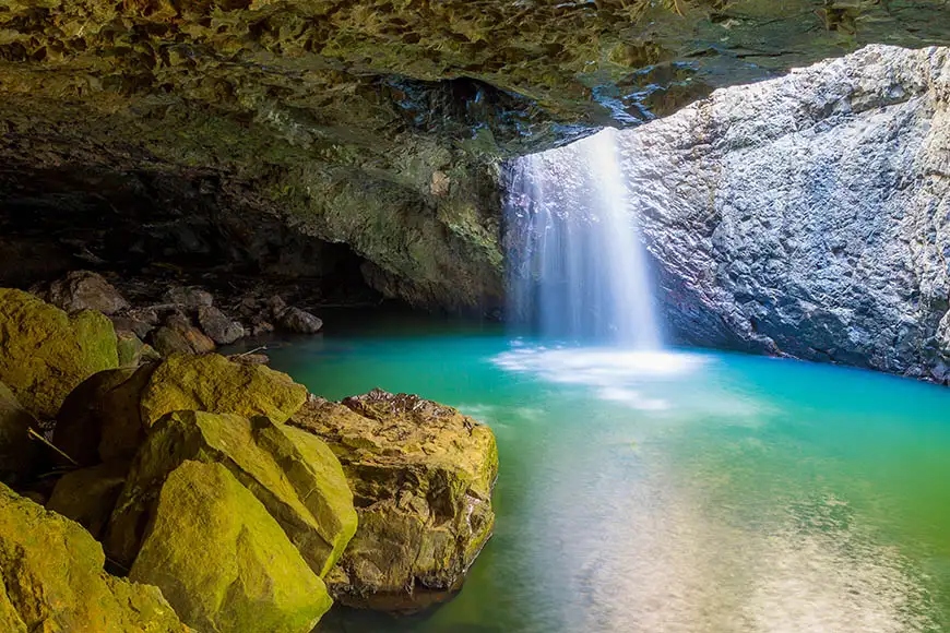 natural bridge waterfall springbrook national park.