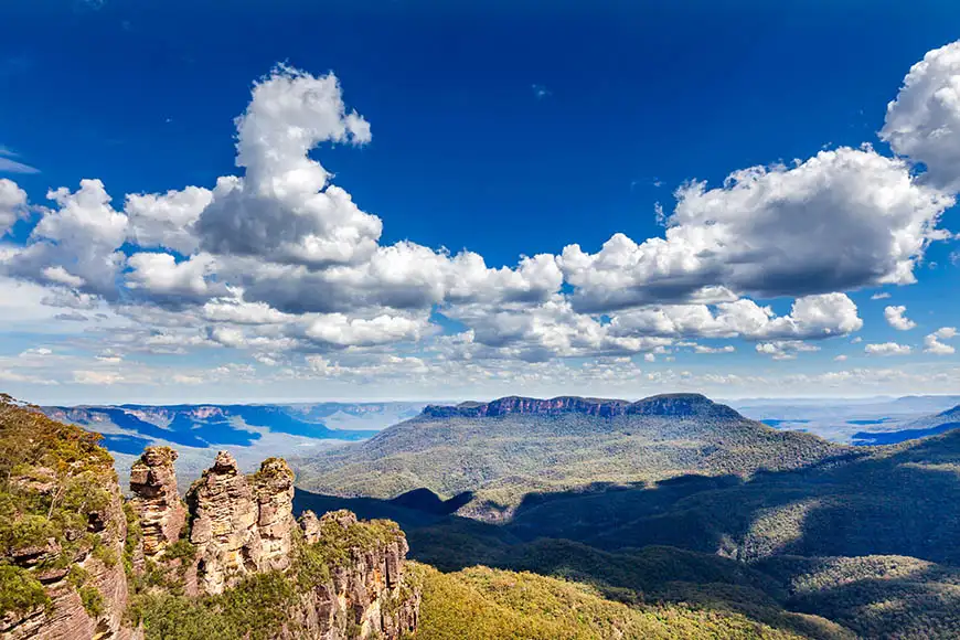three sisters blue mountains national park.