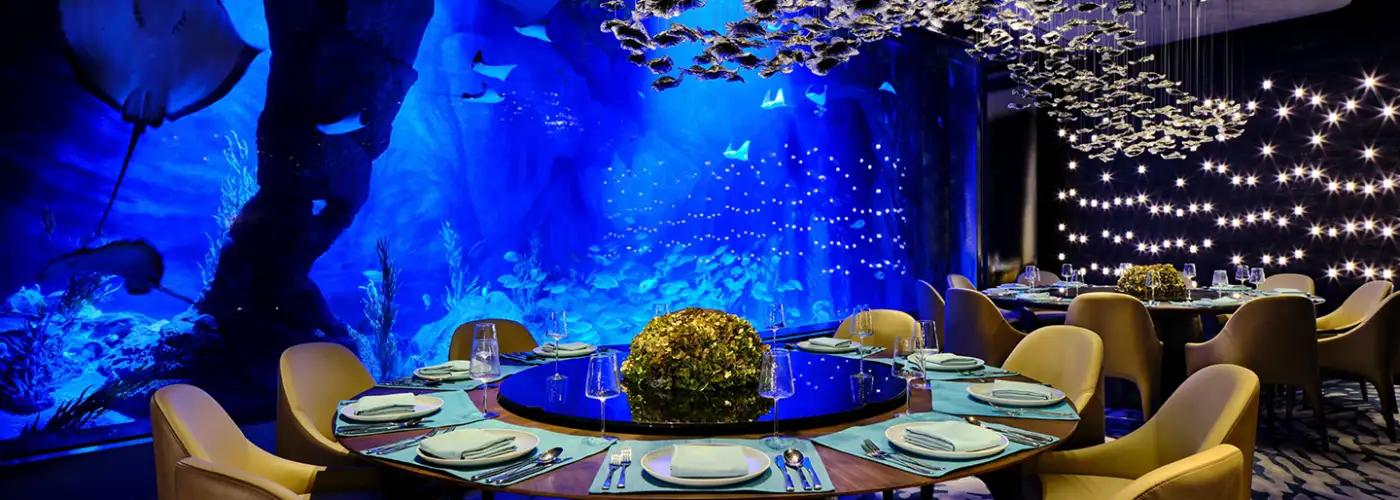 Underwater dining room at the InterContinental Hotels & Resorts
