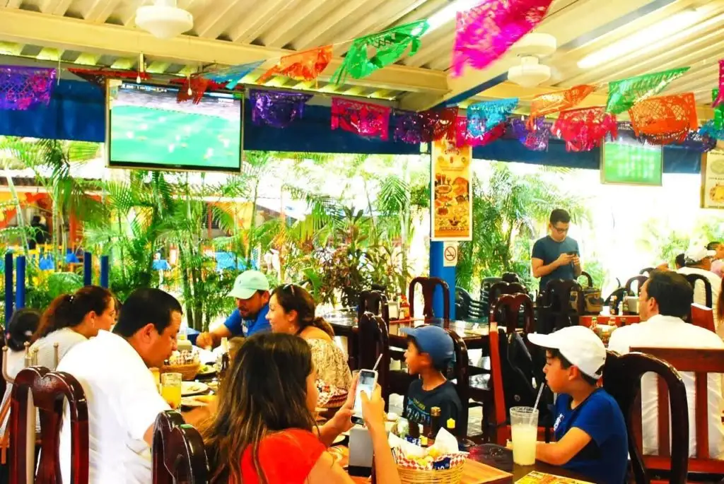 People eating on the patio of El Cejas Restaurante y Cocktelería inside Mercado 28 in Cancún, Mexico