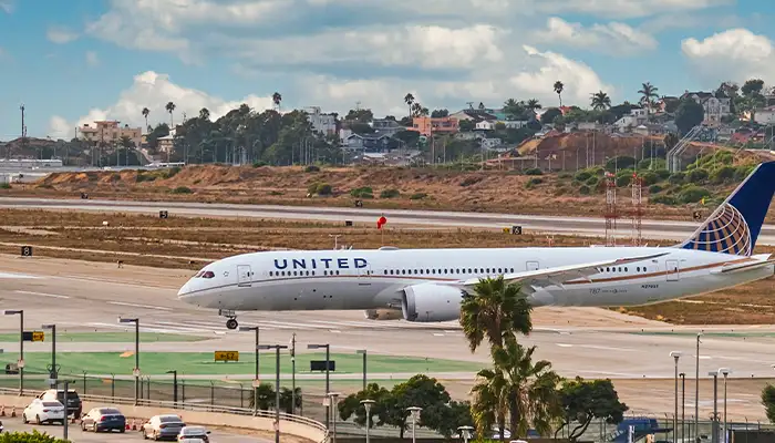United Airlines Taxis in LAX